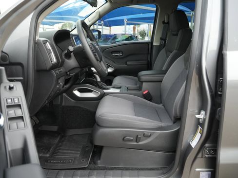 Used 2025 Nissan Frontier SV w/ SV Convenience Package image 15