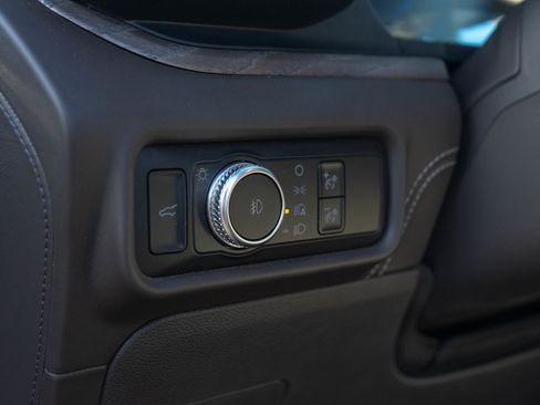 Used 2020 Ford Explorer Platinum image 17