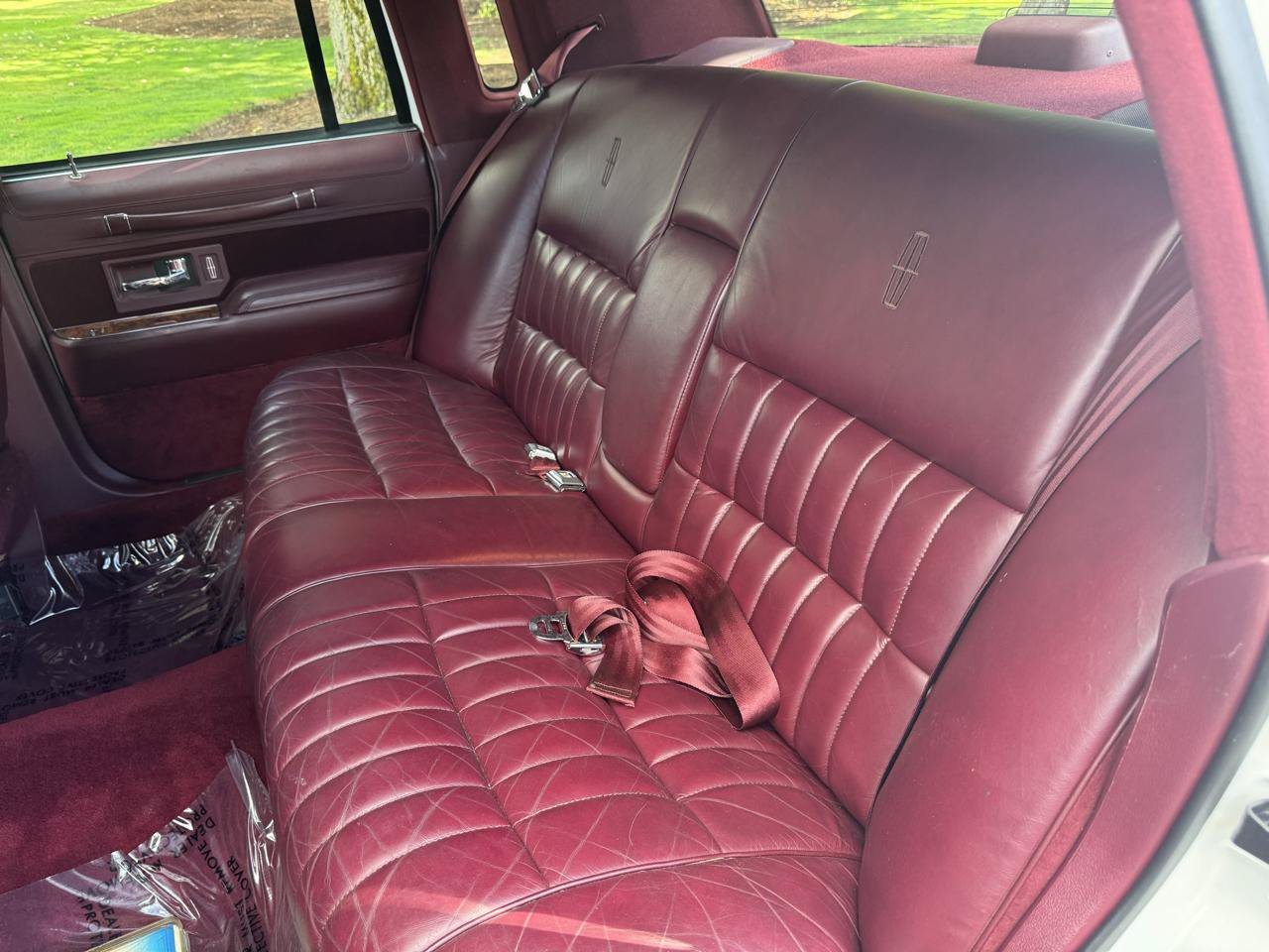 Used 1994 Lincoln Town Car Executive RWD image 10