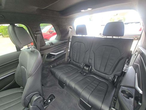 Used 2022 BMW X7 xDrive40i w/ M Sport Package AWD/4WD image 11