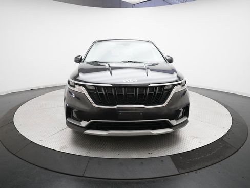 Certified 2024 Kia Carnival LX image 11