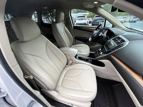 Used 2018 Lincoln MKC Select w/ Select Plus Package FWD image 18