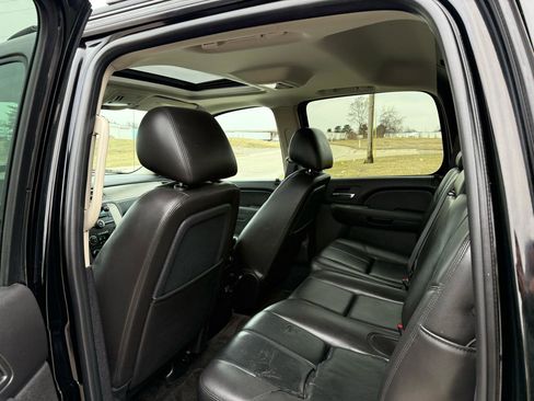 Used 2011 Chevrolet Avalanche LT w/ Luxury Package AWD/4WD image 14