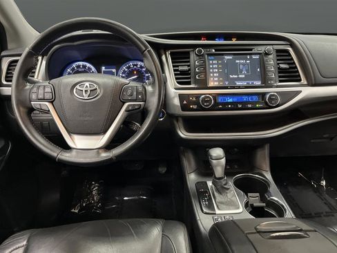 Used 2017 Toyota Highlander XLE AWD/4WD image 5