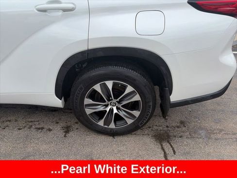 Used 2023 Toyota Highlander XLE image 5