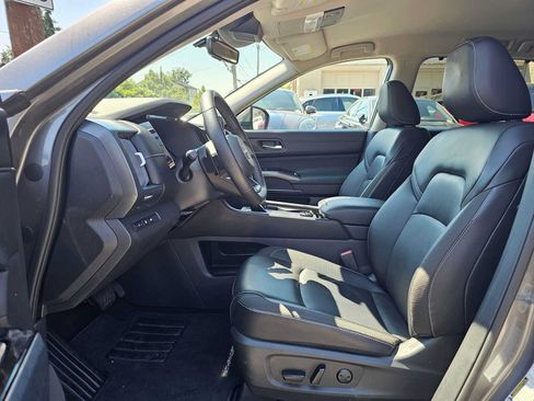 Used 2025 Nissan Pathfinder SL AWD/4WD image 21