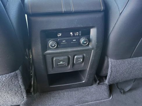 Used 2019 Chevrolet Traverse RS FWD image 16