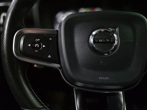 Used 2020 Volvo XC40 T4 R-Design w/ Protection Package Premier image 20