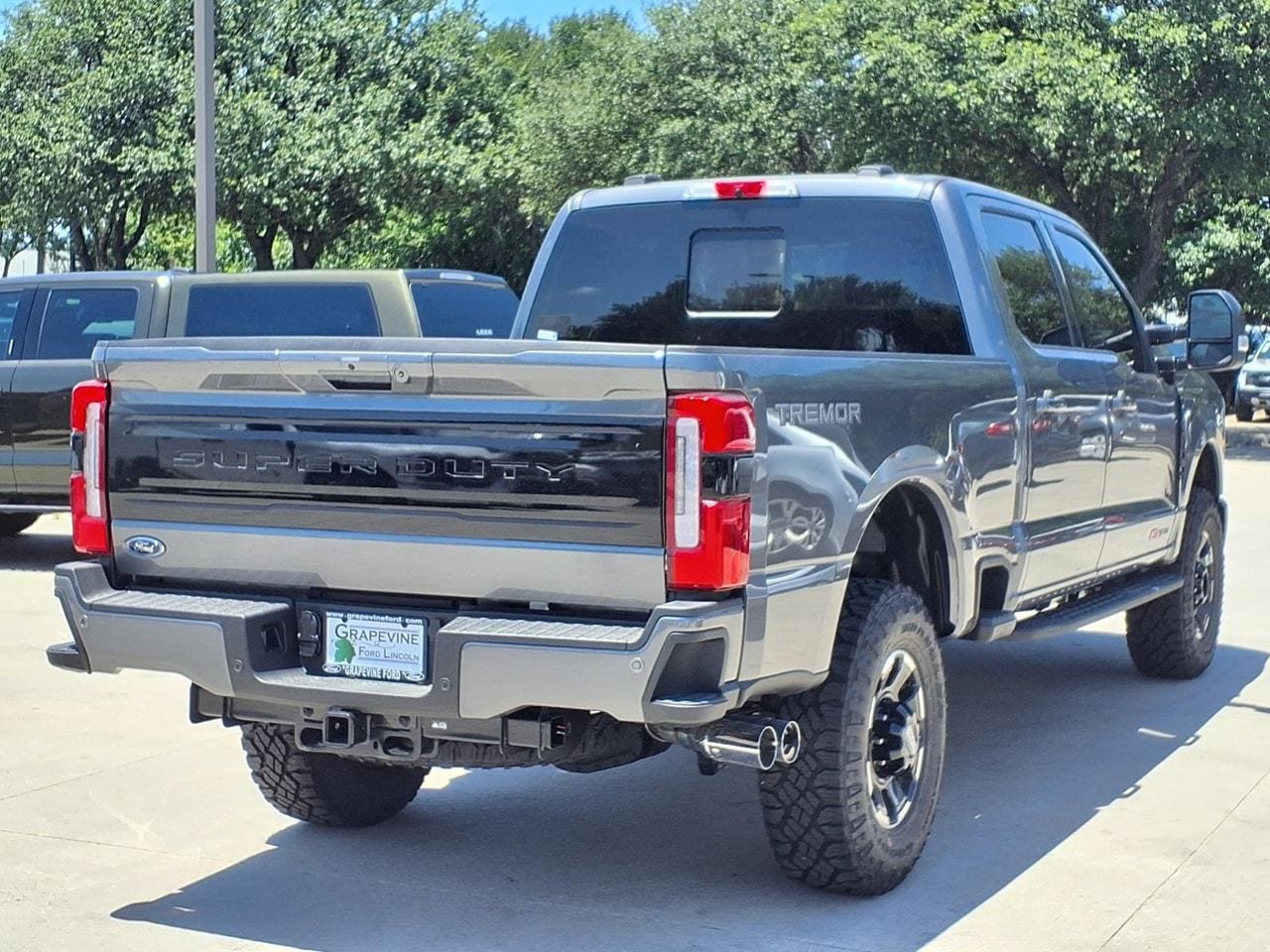 New 2026 Ford F250 Platinum w/ Tremor Off-Road Package AWD/4WD image 4