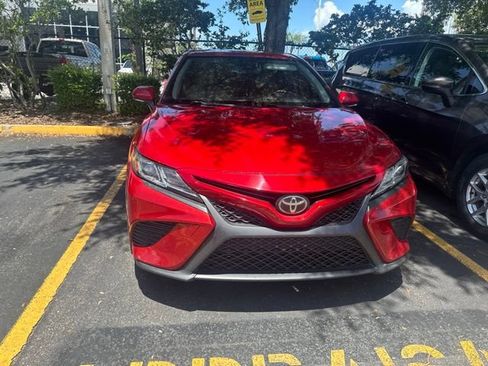 Used 2019 Toyota Camry SE w/ Convenience Package FWD image 2