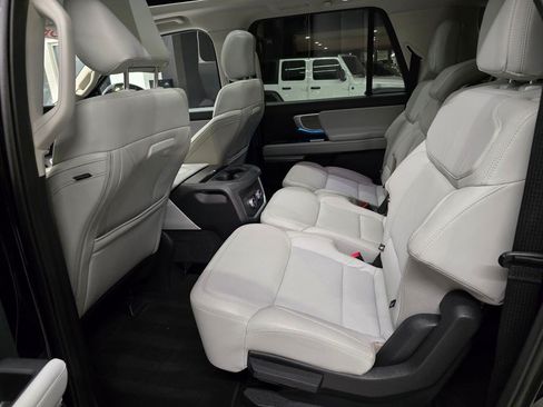 Used 2025 Ford Expedition Max Platinum AWD/4WD image 35