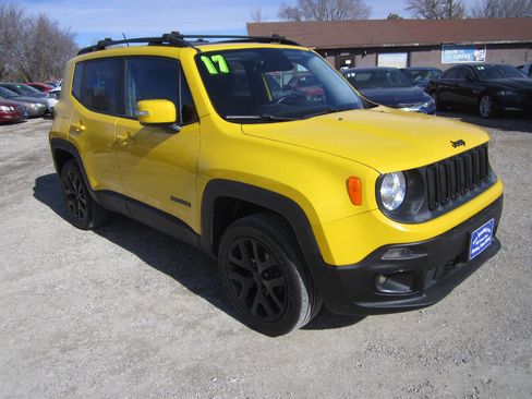 Used 2017 Jeep Renegade Altitude image 2