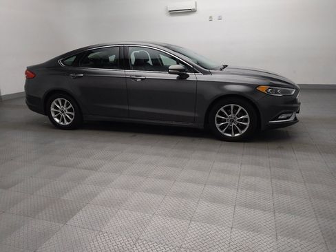 Used 2017 Ford Fusion SE FWD image 11