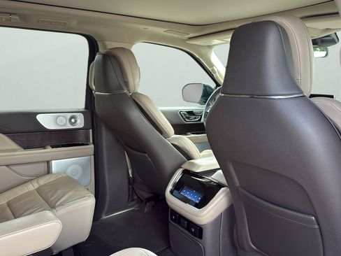 Used 2022 Lincoln Navigator L Reserve AWD/4WD image 28