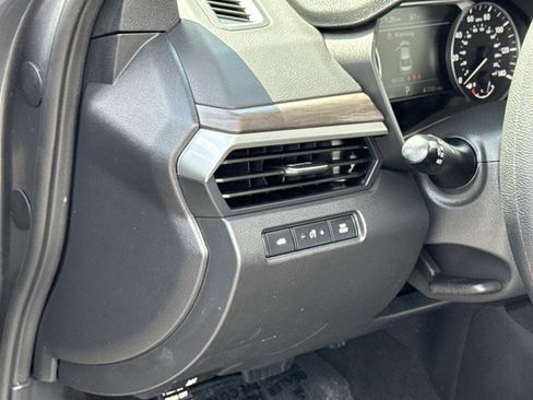 Used 2025 Nissan Altima 2.5 SV FWD image 13