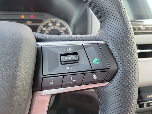 New 2025 Mitsubishi Outlander SE image 18