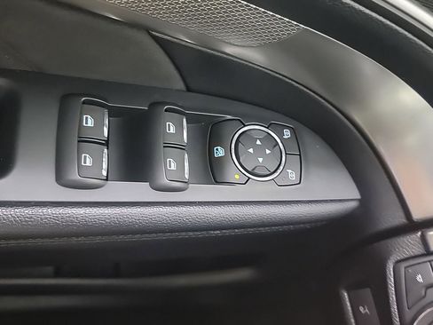 Used 2018 Ford Explorer XLT w/ Equipment Group 202A AWD/4WD image 25