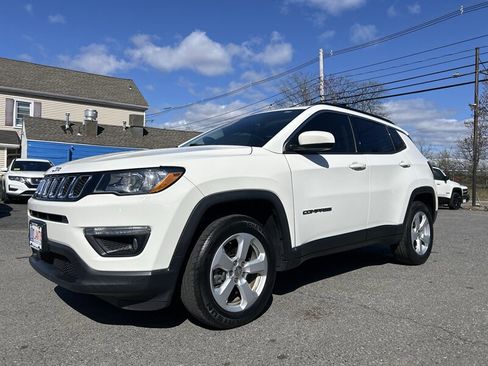 Used 2018 Jeep Compass Latitude w/ Popular Equipment Group AWD/4WD image 1
