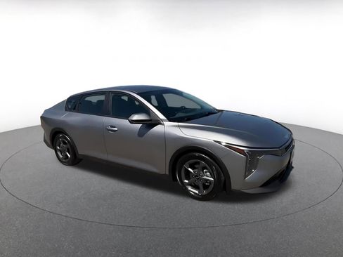 Used 2025 Kia K4 FWD image 2