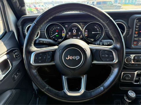 Used 2023 Jeep Wrangler Sahara w/ Cold Weather Group image 19