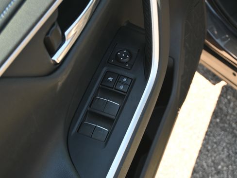 Used 2022 Toyota RAV4 XSE AWD/4WD image 15