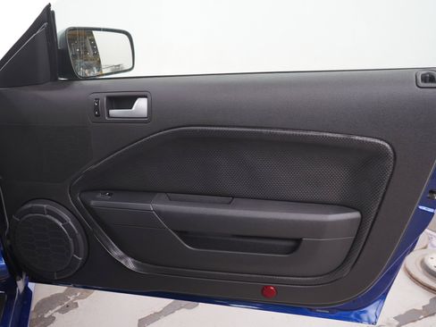Used 2005 Ford Mustang GT Premium RWD image 9