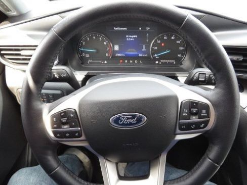 Certified 2022 Ford Explorer XLT w/ Equipment Group 202A image 22