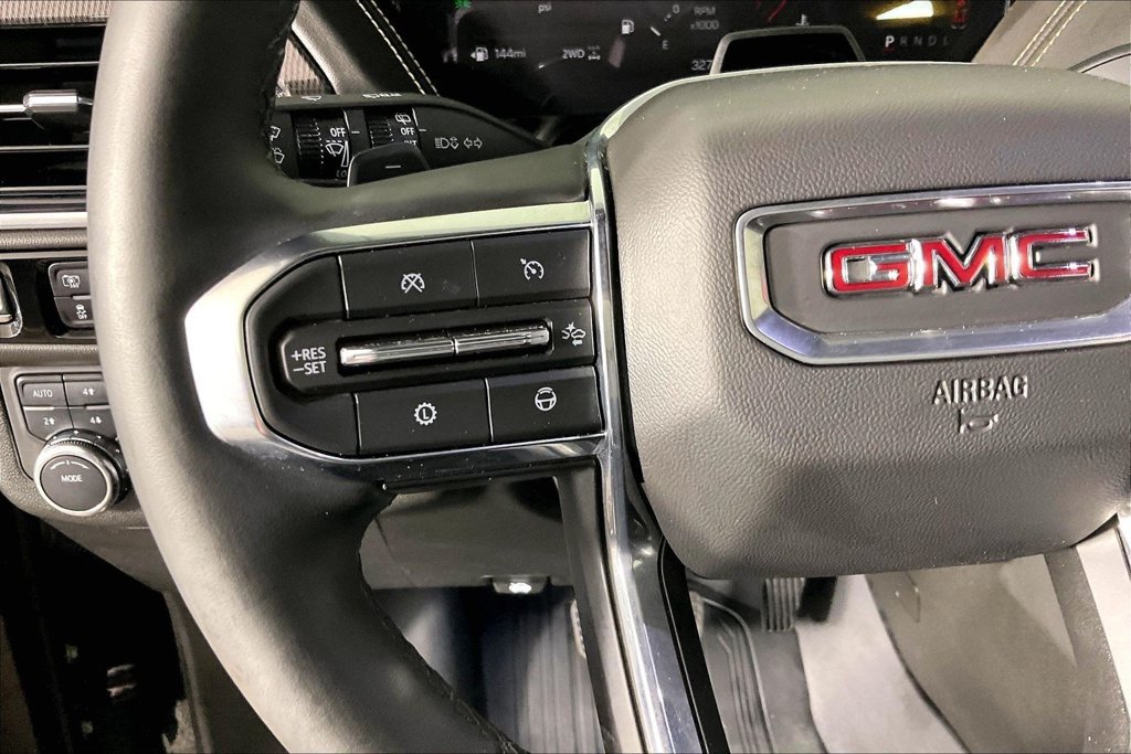 Used 2025 GMC Yukon XL Elevation w/ Elevation Premium Package AWD/4WD image 10