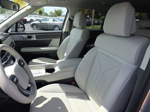 Certified 2025 Hyundai Santa Fe SEL FWD image 5