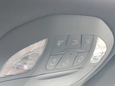 New 2027 Chrysler Pacifica Limited w/ Family Tech Group AWD/4WD image 31