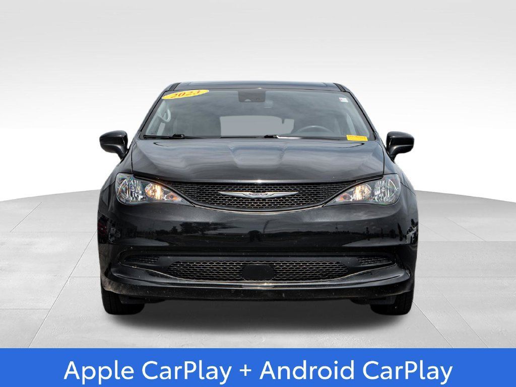 Used 2023 Chrysler Voyager LX FWD image 2