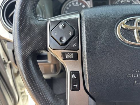Used 2017 Toyota Tacoma SR5 w/ Tow Package AWD/4WD image 28