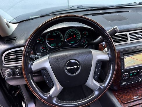 Used 2013 GMC Yukon XL Denali AWD/4WD image 19