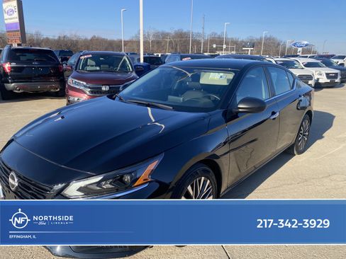 Used 2024 Nissan Altima 2.5 SV image 1