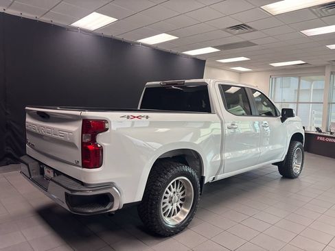 Used 2020 Chevrolet Silverado 1500 LT AWD/4WD image 3