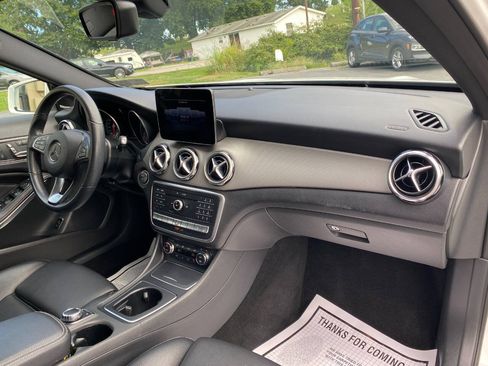 Used 2020 Mercedes-Benz GLA 250 4MATIC image 31