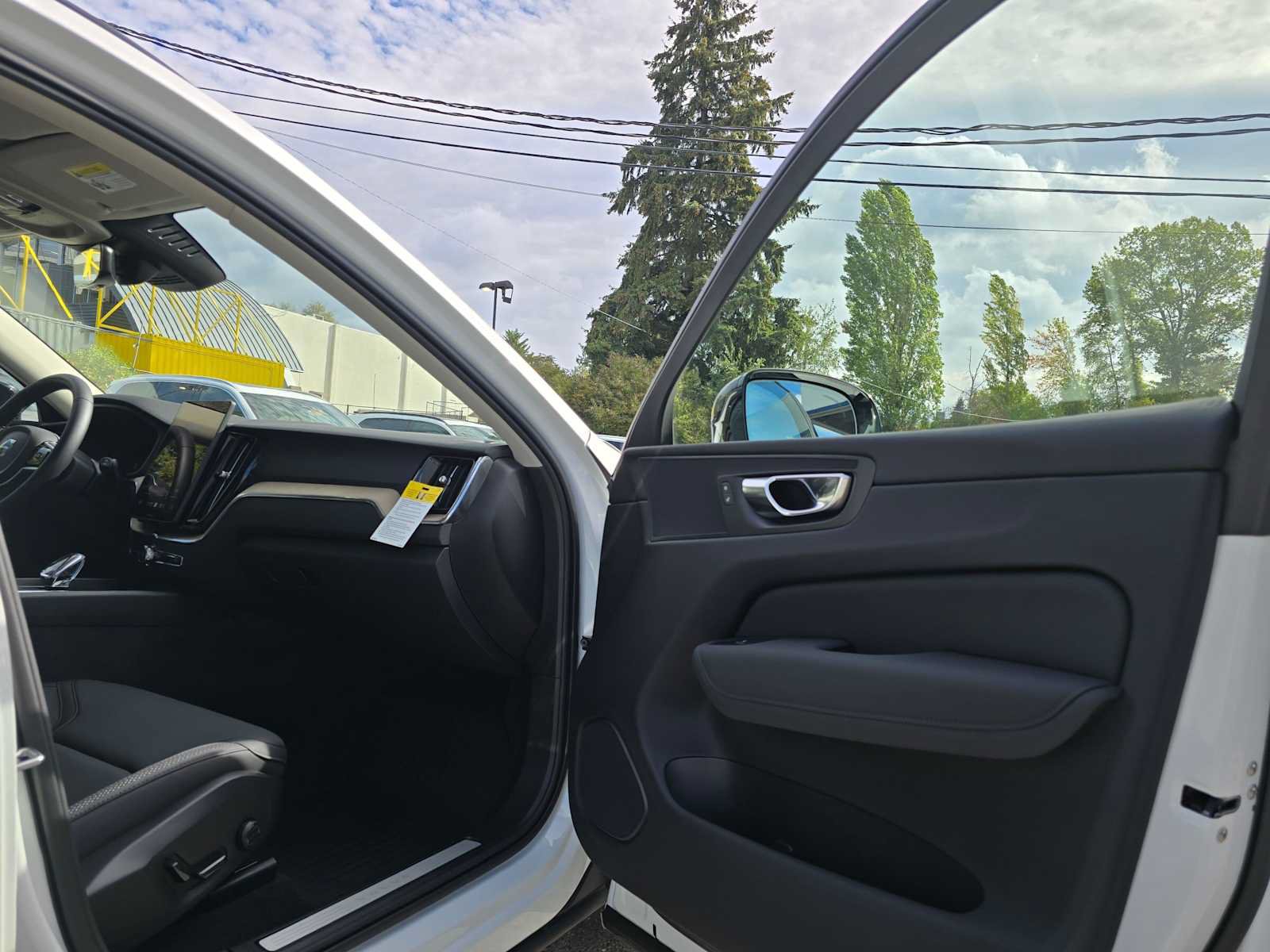 Used 2026 Volvo XC60 B5 Plus w/ Climate Package AWD/4WD image 11