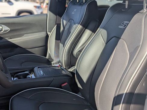 New 2026 Chrysler Pacifica Limited w/ S Appearance Package image 13