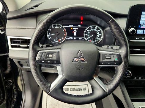 Used 2024 Mitsubishi Outlander SE image 11