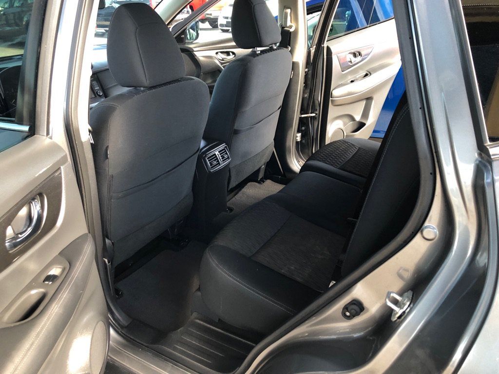 Used 2018 Nissan Rogue SV FWD image 7