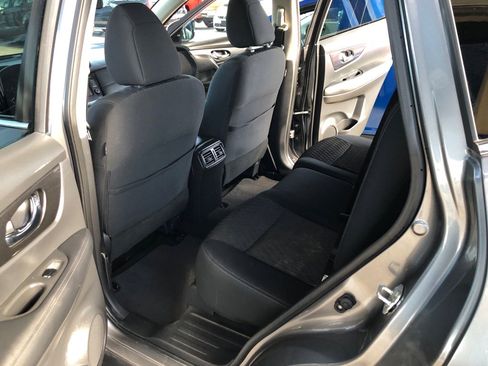 Used 2018 Nissan Rogue SV image 7