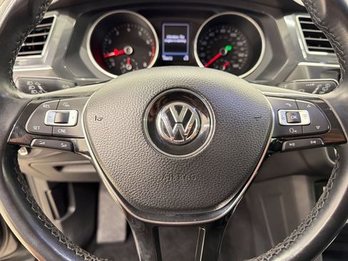 Used 2018 Volkswagen Tiguan SE w/ Panoramic Sunroof Package image 15