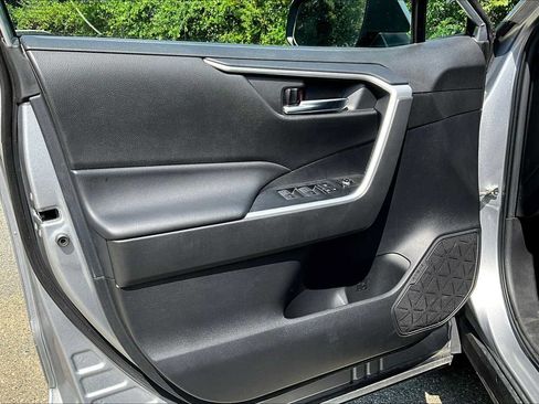 Used 2022 Toyota RAV4 XLE AWD/4WD image 37