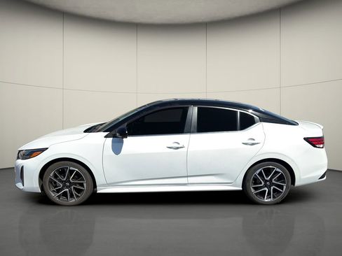 Used 2025 Nissan Sentra SR w/ SR Premium Package FWD image 4