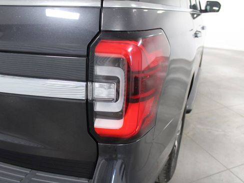 Used 2024 Ford Expedition Limited image 13