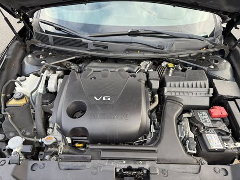 Used 2019 Nissan Maxima SR w/ Premium Package image 9