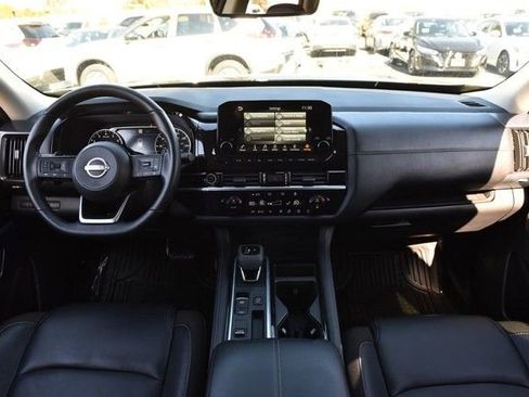 Certified 2024 Nissan Pathfinder SL image 8