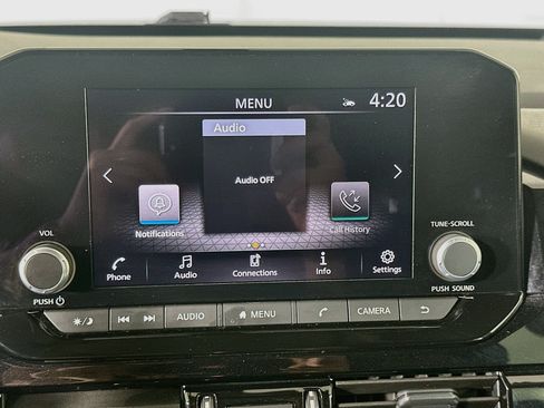 Used 2025 Nissan Pathfinder SV FWD image 21