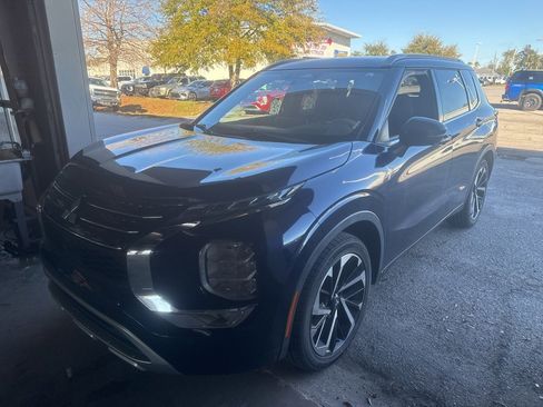 Used 2022 Mitsubishi Outlander SEL image 2