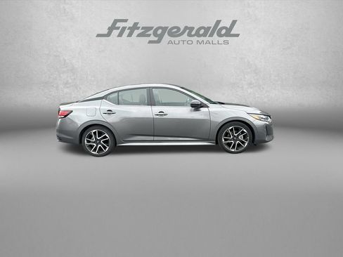 Used 2025 Nissan Sentra SR FWD image 9